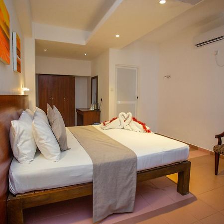 Lucky Seven Hikkaduwa Hotel Exterior foto