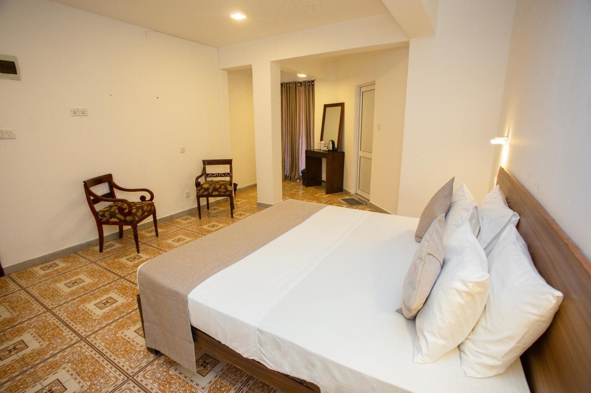 Lucky Seven Hikkaduwa Hotel Exterior foto