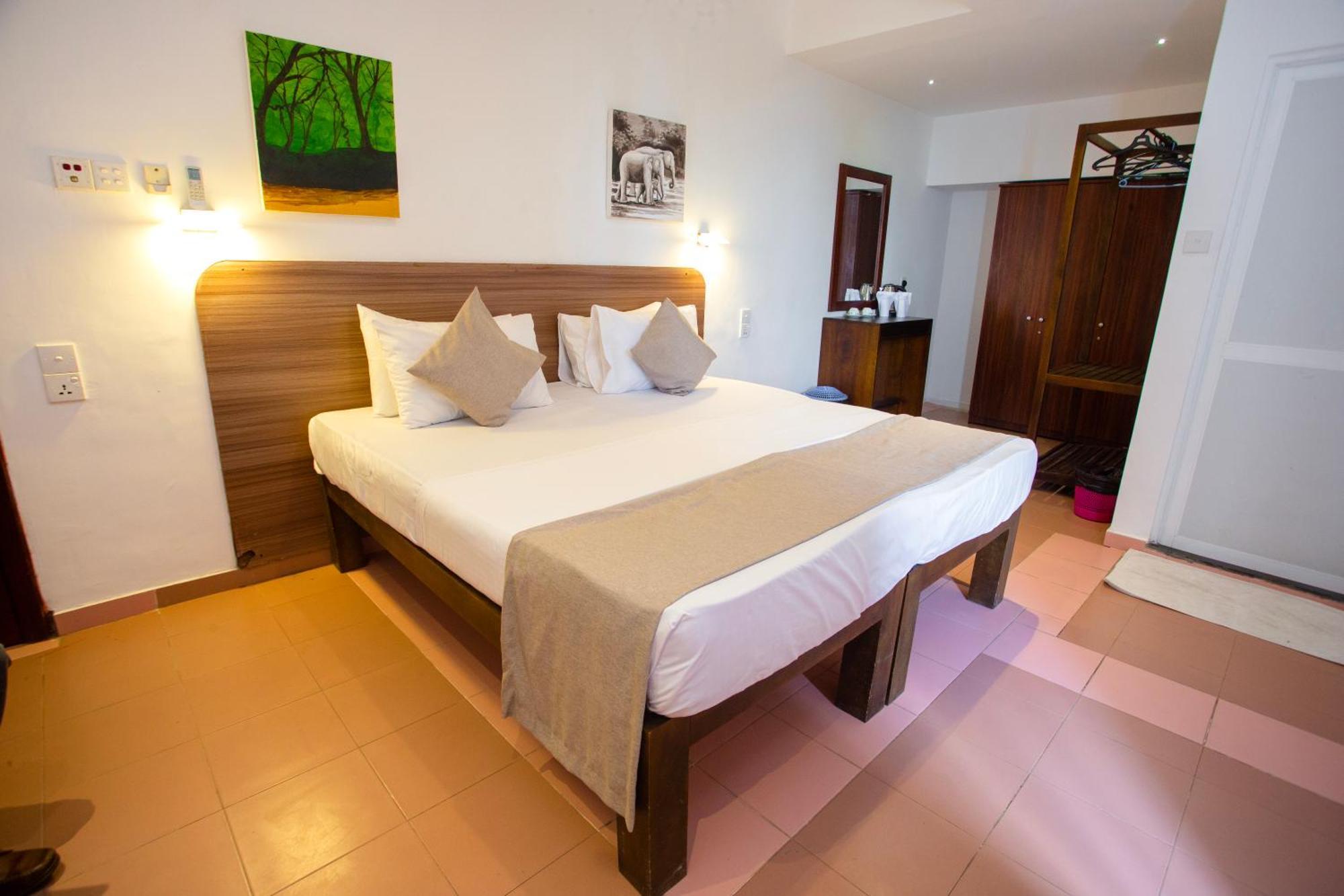 Lucky Seven Hikkaduwa Hotel Exterior foto